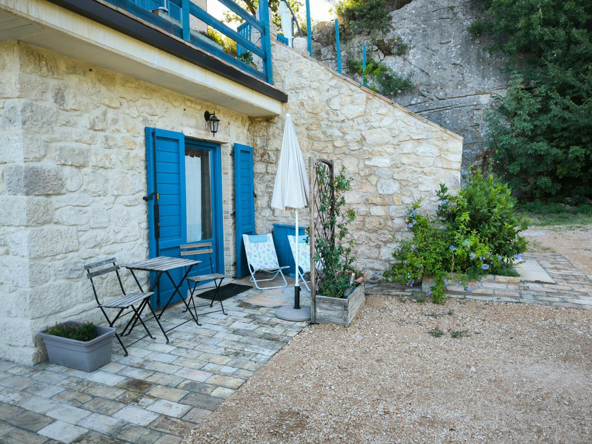 La Casa Dalle Finestre Blu Abbateggio Exterior foto
